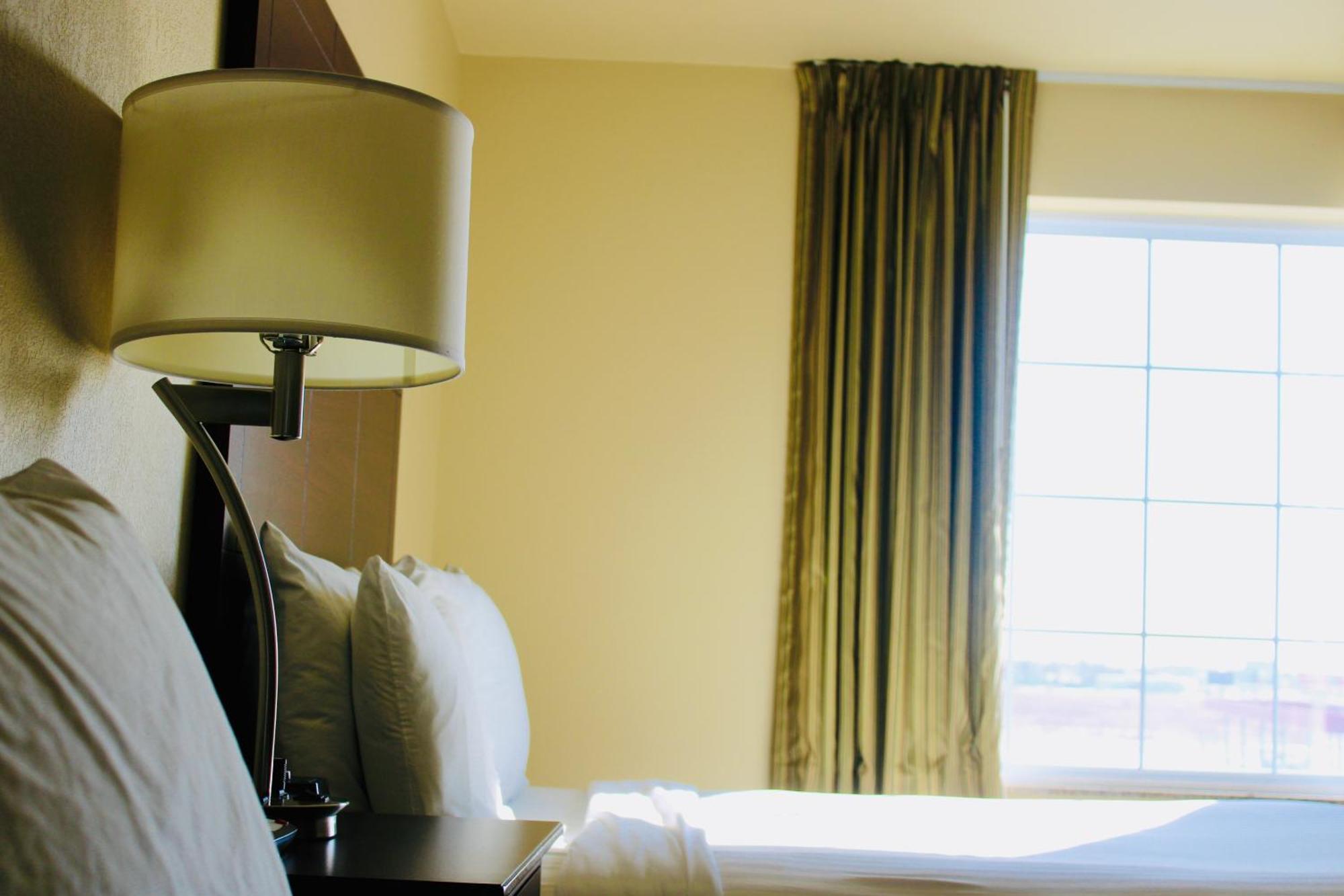 Cobblestone Hotel & Suites - Девилс-Лейк Экстерьер фото